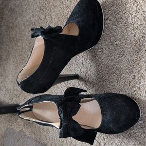 Velvet Black Women's Heels with Bow Accent